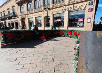Avanzan preparativos navideños en el Centro Histórico y la Fenapo
