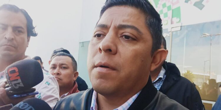 Hasta mil policías cuidaban a exfuncionarios y a sus hijos, reprobó Ricardo Gallardo