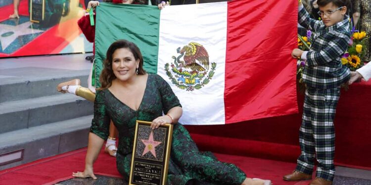 Angélica Vale recibe su estrella en Hollywood
