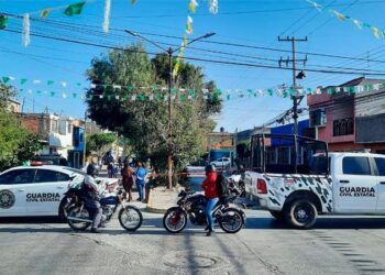 Ejecutan a dos jóvenes que viajaban en una moto en la colonia Seis de Junio