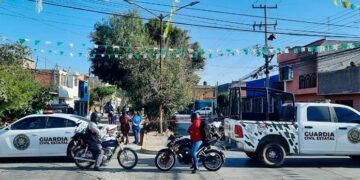 Ejecutan a dos jóvenes que viajaban en una moto en la colonia Seis de Junio