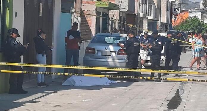 Maleantes en moto ejecutan a un hombre en Abastos