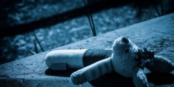 “Mira, mamá, para que me creas”: Niño de nueve años grabó a su padrastro mientras abusaba de él