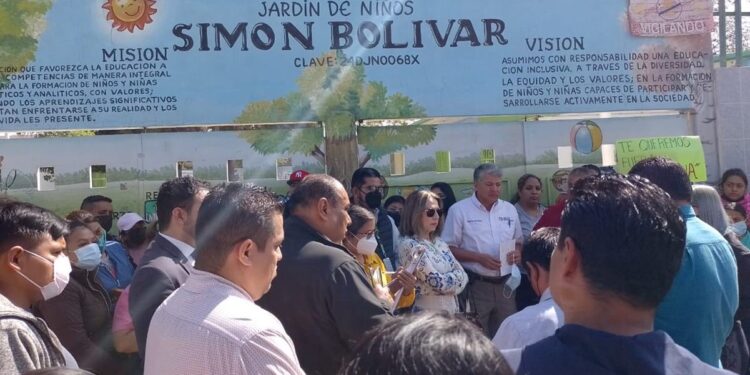 Corren a maestros del jardín de niños Simón Bolívar por caso de violación