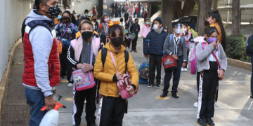 Por aumentos de casos de Covid-19 podrían volver a suspenderse clases en Enero