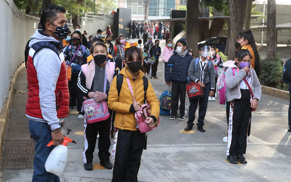 Por aumentos de casos de Covid-19 podrían volver a suspenderse clases en Enero