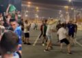 Pelean porras en las filas de acceso al partido Argentina VS México; Pleito rebasa a organizadores y autoridades locales