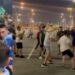 Pelean porras en las filas de acceso al partido Argentina VS México; Pleito rebasa a organizadores y autoridades locales