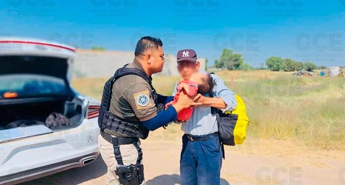Pareja deja encargado a su bebé con los vecinos y ya no regresan por él