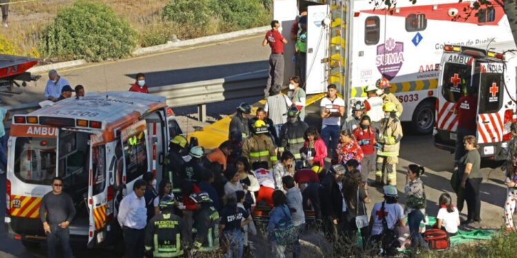 Autobús con fans de Harry Styles se accidentó en la México-Puebla; hay al menos 23 heridos