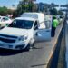 Vuelca camioneta en avenida Salvador Nava