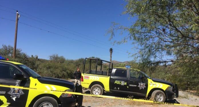 Hallan cadáver dentro de una camioneta cerca del camino a La Mantequilla