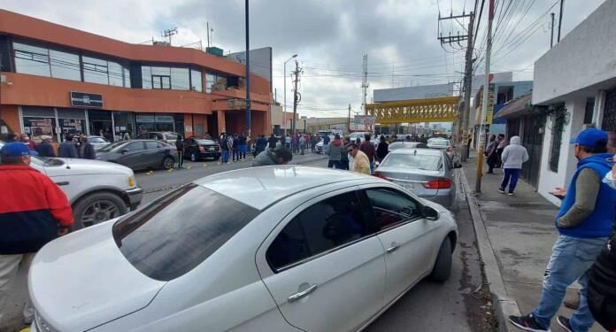 Taxistas protestan por asesinato de su compañero en el Circuito Potosí