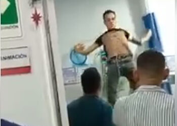 Joven “poseído” causa terror en hospital de Colombia