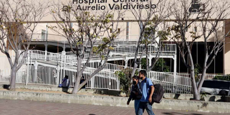 Dan de alta a bebé contagiada por rabia en Oaxaca; su hermana permanece grave