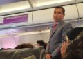 Se niega sobrecargo de Volaris a usar cubrebocas y amenaza a pasajeros con bajarlos del avión