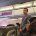 Se niega sobrecargo de Volaris a usar cubrebocas y amenaza a pasajeros con bajarlos del avión