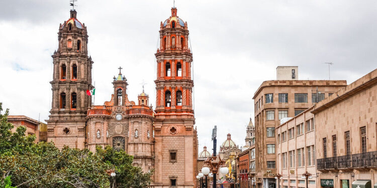 Día mayormente nublado en SLP