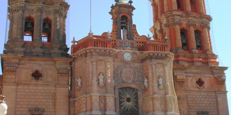 Cubrebocas obligatorio en templos de la Iglesia católica