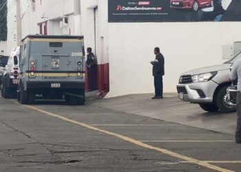 ¡Robo millonario en SLP! Asaltan camioneta de valores y se llevan 10 mdp en colonia del Valle