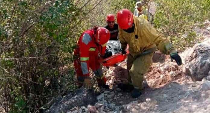 Muere conductor tras caer por barranco en la localidad de San Sebastián