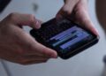 El truco “tóxico” para espiar a tu pareja por medio de WhatsApp Web