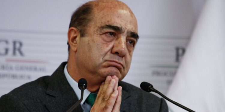 Le niega salida del penal a Murillo Karam para recibir atención médica