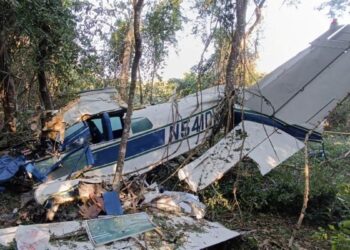 Rescatan a dos tripulantes con vida en caída de avioneta en Puerto Vallarta