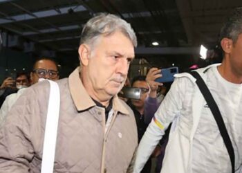 VIDEO| Recibieron con insultos al ‘Tata’ Martino en el regreso de la Selección Mexicana