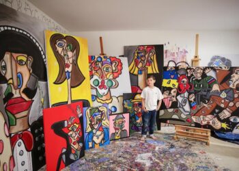 El “pequeño Picasso” que vende cuadros en miles de dólares con tan solo 11 años
