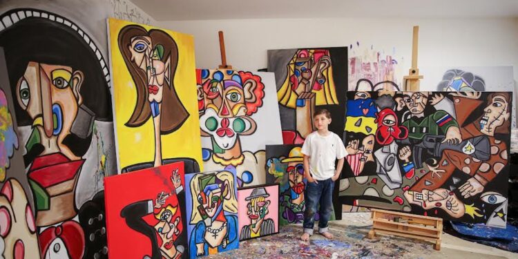 El “pequeño Picasso” que vende cuadros en miles de dólares con tan solo 11 años