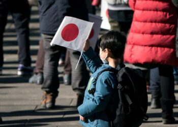 Japón ofrece un millón de yenes por hijo, a cada familia que se mude de Tokio