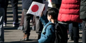 Japón ofrece un millón de yenes por hijo, a cada familia que se mude de Tokio