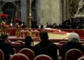 Los restos mortales de Benedicto XVI ya reposan en las grutas vaticanas