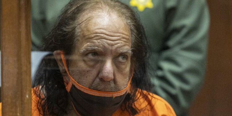 Actor porno Ron Jeremy sufre demencia y no irá a juicio por abuso sexual