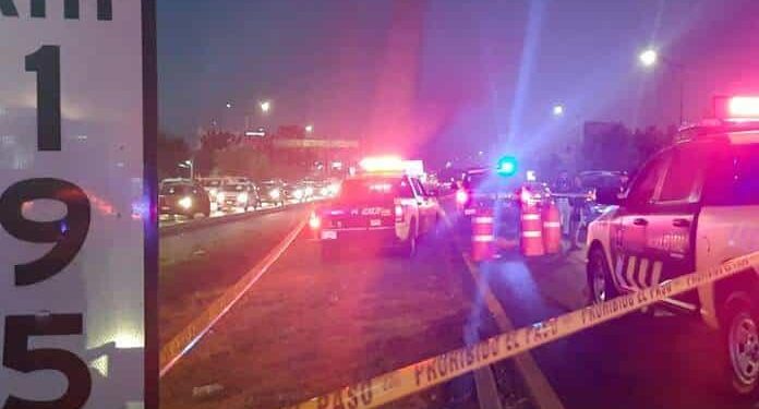 Peatón que cruzaba la carretera desnudo es arrollado y muerto
