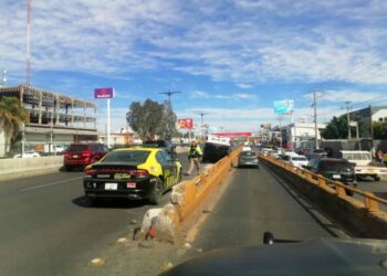 Doble accidente vial provocó tráfico en Salvador Nava esta mañana