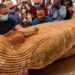Impactante hallazgos en Egipto: ¡una momia cubierta en oro!