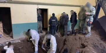 Descubren bajo salón de bailes una fosa con decenas de cadáveres