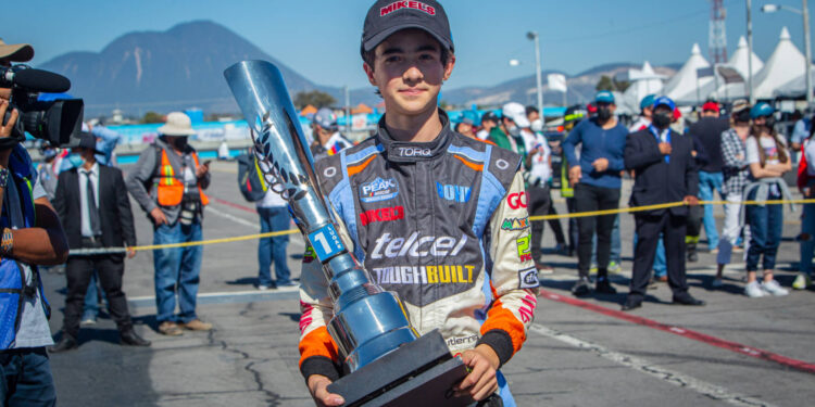 Choque en la autopista Valle de Bravo-Toluca provoca el fallecimiento de un joven piloto de la Nascar