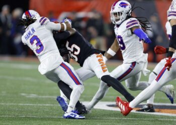 Jugador de la NFL sufrió un paro cardíaco en pleno juego