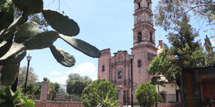 Investigan muerte de un joven en una escuela del Barrio de Santiago