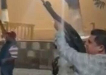 VIDEO| Investigan a funcionario municipal que disparó arma de uso exclusivo del Ejército