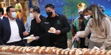 Gobernador anuncia la entrega de 20 mil roscas de Reyes a población vulnerable