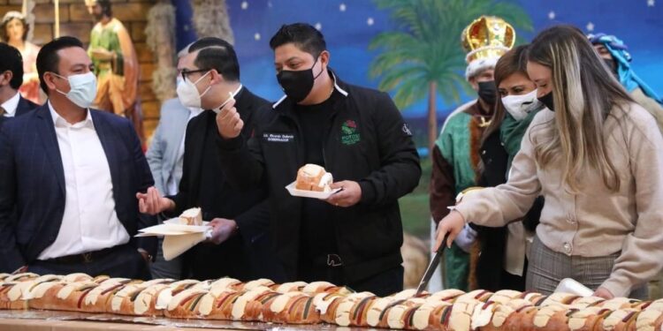Gobernador anuncia la entrega de 20 mil roscas de Reyes a población vulnerable