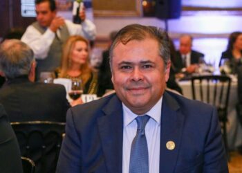 Restauranteros potosinos preparan amparos contra eliminación de áreas de fumadores