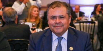 Restauranteros potosinos preparan amparos contra eliminación de áreas de fumadores