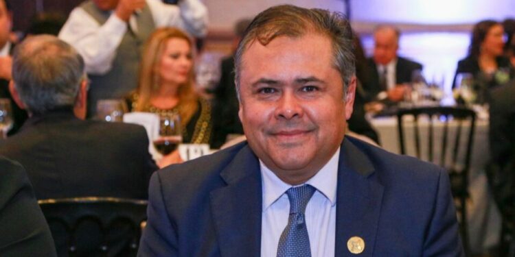 Restauranteros potosinos preparan amparos contra eliminación de áreas de fumadores