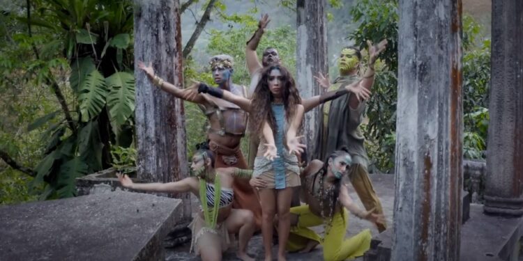 Alisun, hija del Buki, grabó su más reciente videoclip en Xilitla