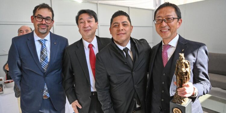 Ricardo Gallardo contempla realizar gira de promoción industrial en Japón y Alemania